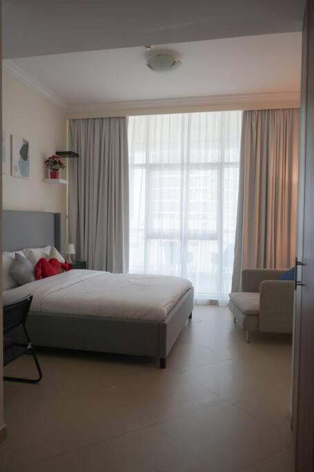 Step Into Serenity - Discover Modern Living In 1Br Apartment With Panoramic Views In Dubai Marina Near Jbr Walk, Beach And Bla Bla Club Kültér fotó