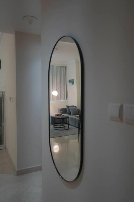 Step Into Serenity - Discover Modern Living In 1Br Apartment With Panoramic Views In Dubai Marina Near Jbr Walk, Beach And Bla Bla Club Kültér fotó