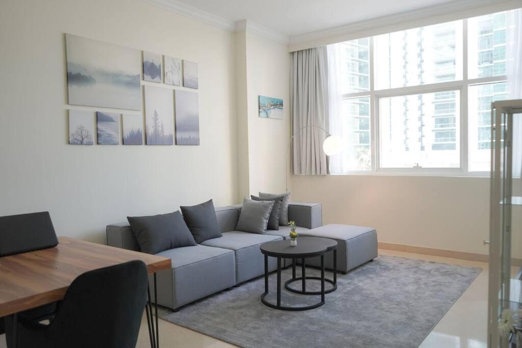 Step Into Serenity - Discover Modern Living In 1Br Apartment With Panoramic Views In Dubai Marina Near Jbr Walk, Beach And Bla Bla Club Kültér fotó