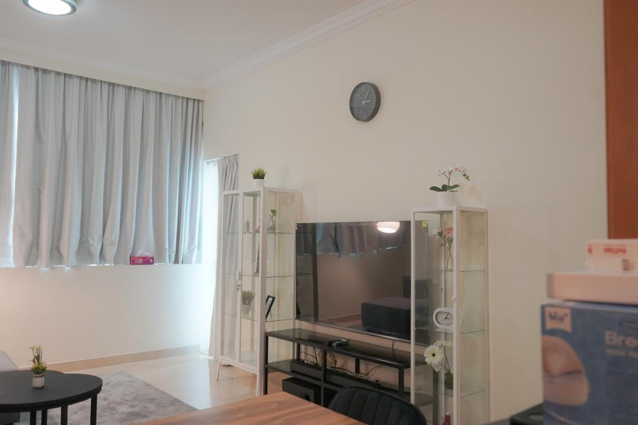 Step Into Serenity - Discover Modern Living In 1Br Apartment With Panoramic Views In Dubai Marina Near Jbr Walk, Beach And Bla Bla Club Kültér fotó